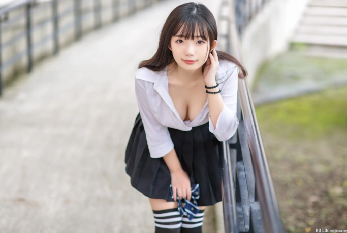 哑铃侧平举练哪里